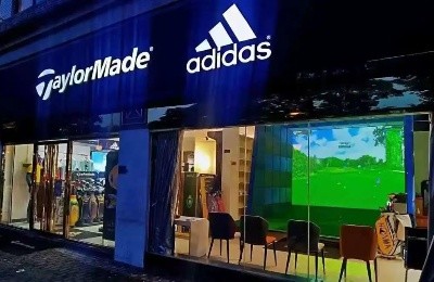 高爾夫球具店新潮流？高爾夫模擬器強強聯(lián)合，助你打好球！