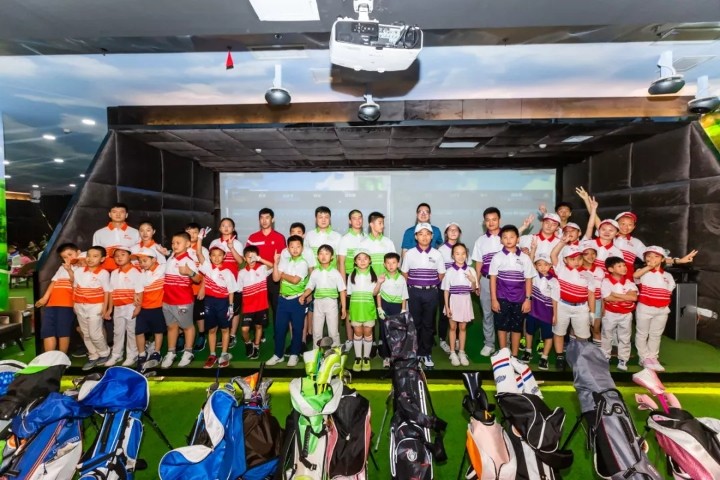 PGA青少年聯(lián)賽 讓更多孩子走進球館.jpg